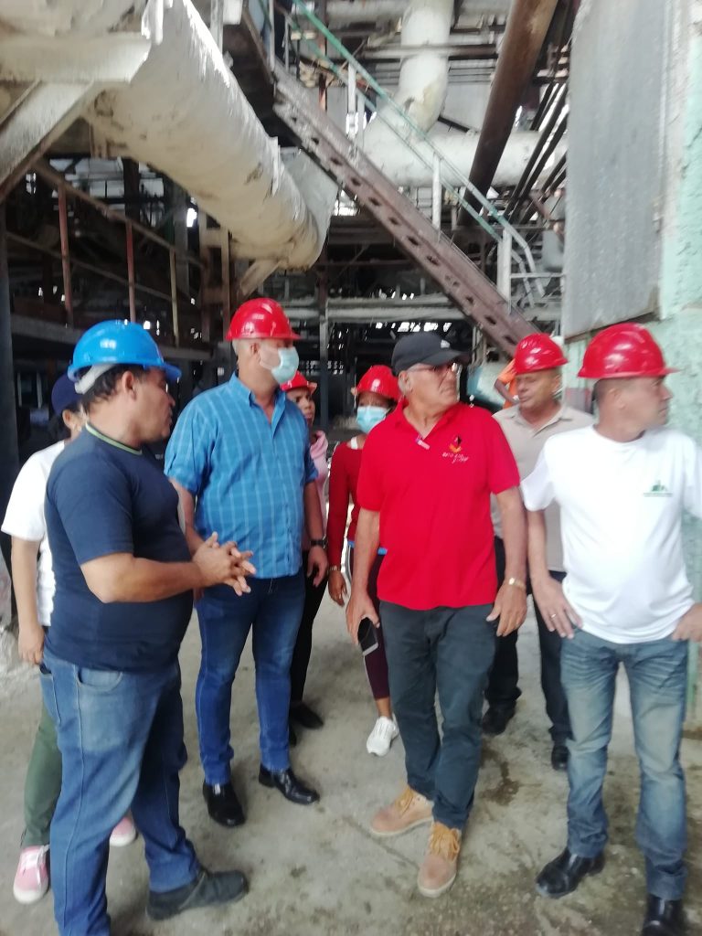Agroazucareros de la Empresa Agroindustrial Héctor Rodríguez marchan con sobrecumplimientos en su programa de crudo. Agroazucareros de la Empresa Agroindustrial Héctor Rodríguez marchan con sobrecumplimientos en su programa de crudo.