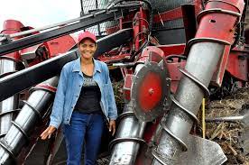 La mecanización agrícola también es cuestión de mujeres. La mecanización agrícola también es cuestión de mujeres.