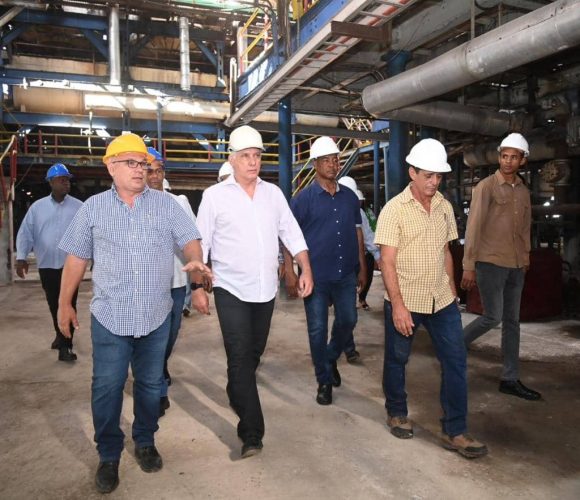 Intercambio del Presidente de la República de Cuba Miguel Díaz Canel Bermúdez con productor y trabajadores de la Agroindustria azucarera en Lajas, Cienfuegos. Intercambio del Presidente de la República de Cuba Miguel Díaz Canel Bermúdez con productor y trabajadores de la Agroindustria azucarera en Lajas, Cienfuegos.