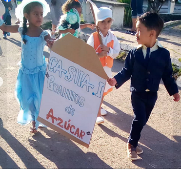 Las niñas y los niños rinden homenaje a José Martí: el más universal de todos los cubanos.
