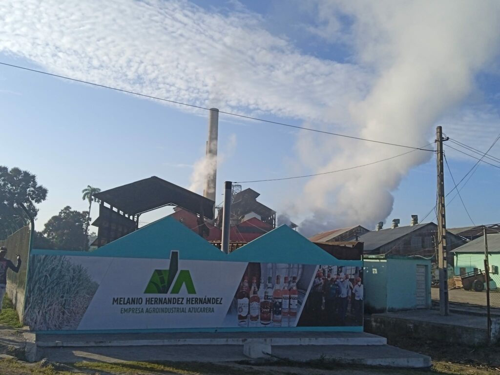 Azucareros espirituanos avanzan en la producción de derivados en esta contienda azucarera.